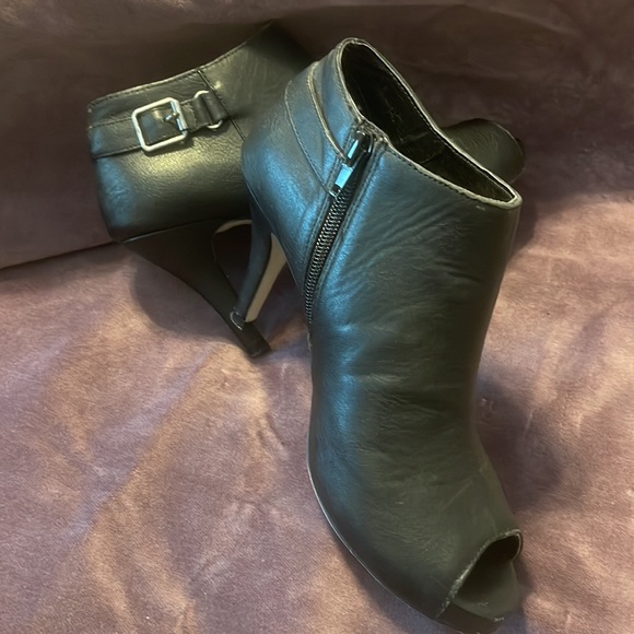 Madden Girl- Ginny - Picture 2 of 4